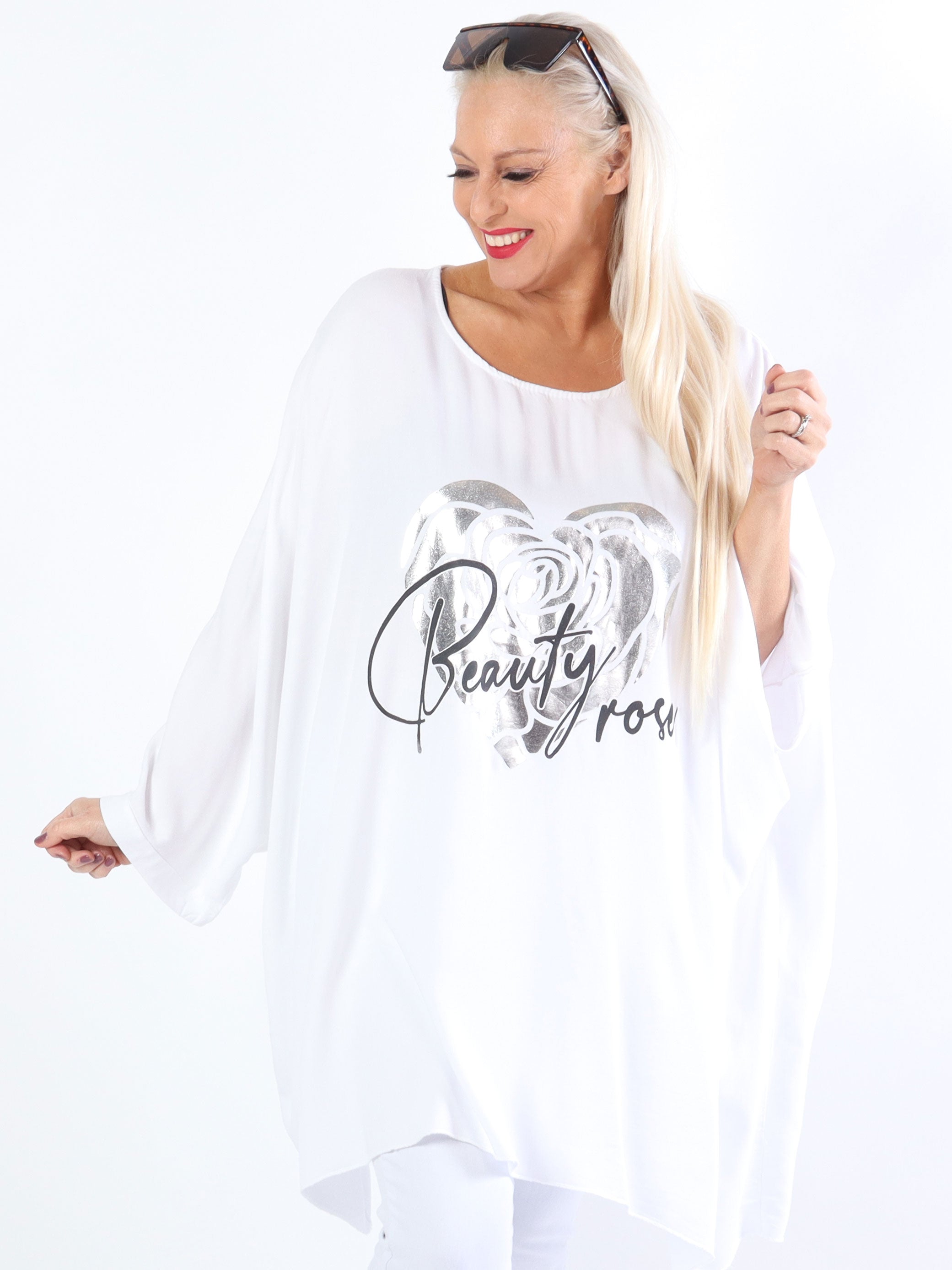 Flavia - Plus size t-shirt med silvertryck och fladdermusärmar